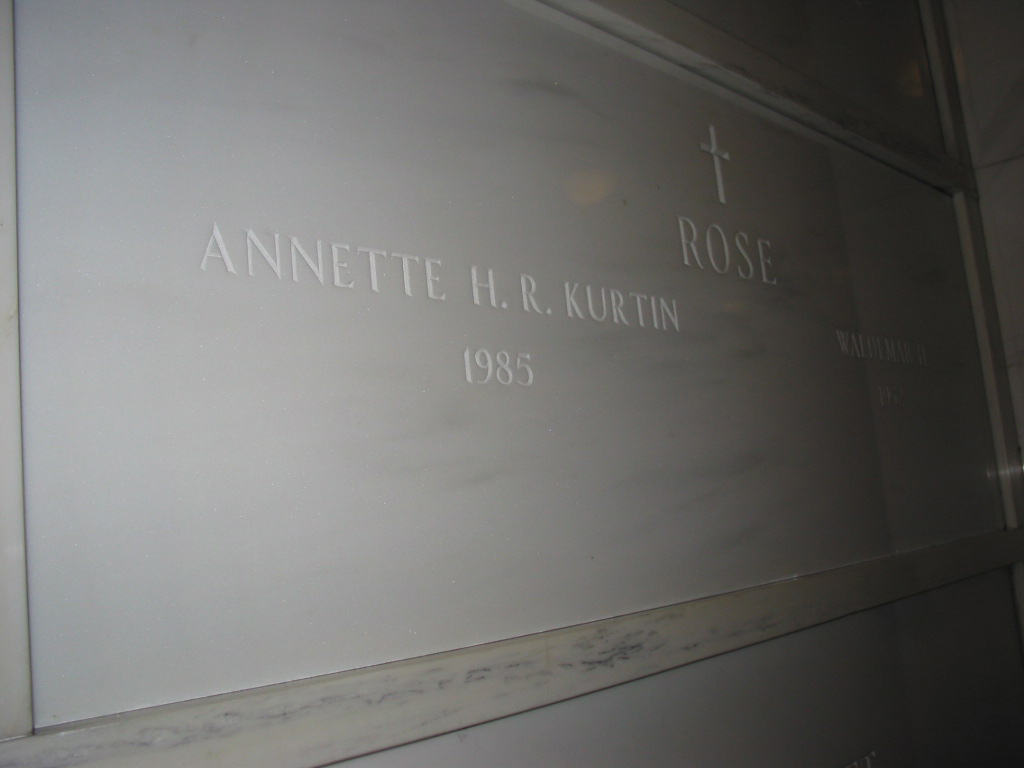 Annette Hanshaw’s Grave